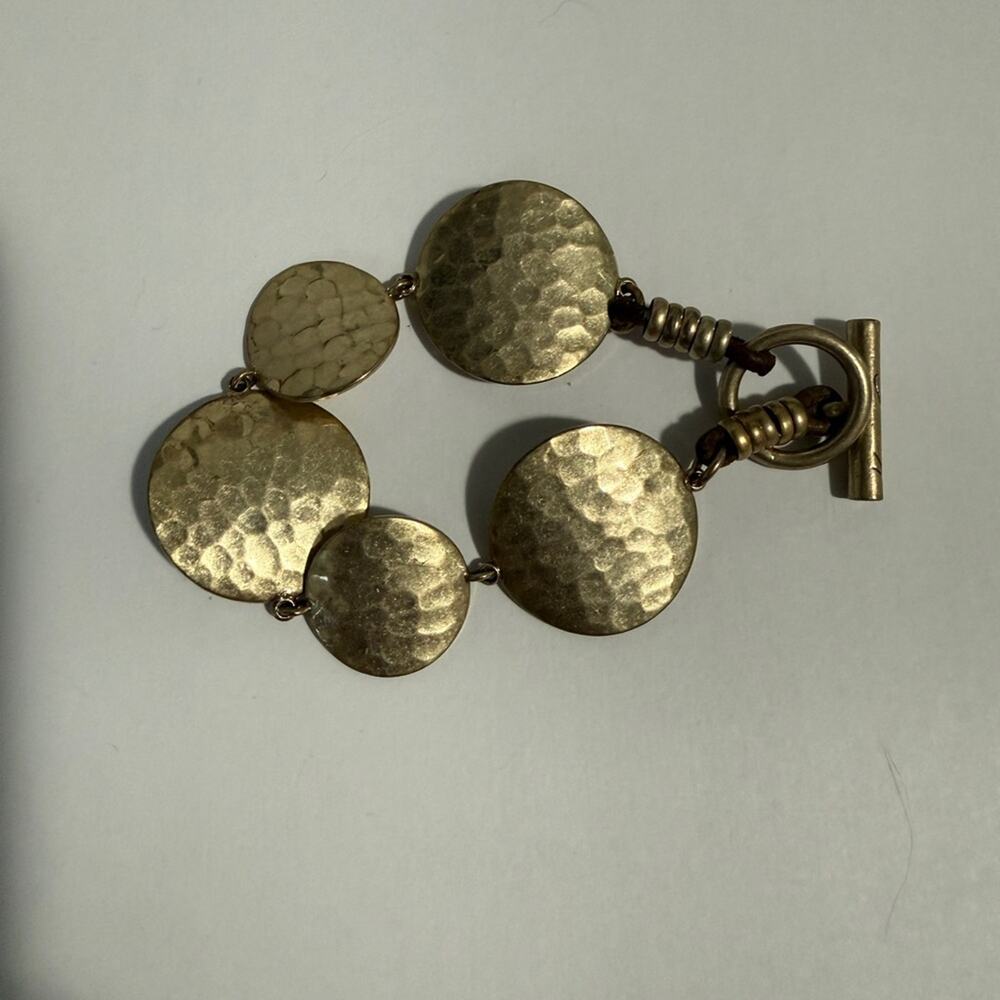 Kenneth Cole Gold Tone round disc toggle bracelet 8”